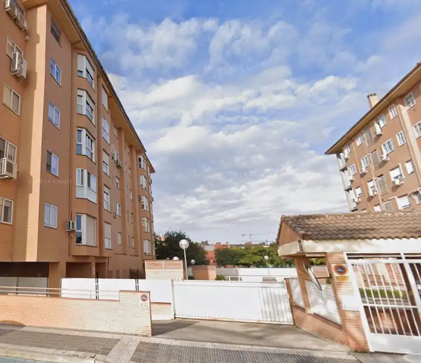 Außenansicht von Wohnung zum Verkauf in Valdemoro mit Klimaanlage, Terrasse und Abstellraum