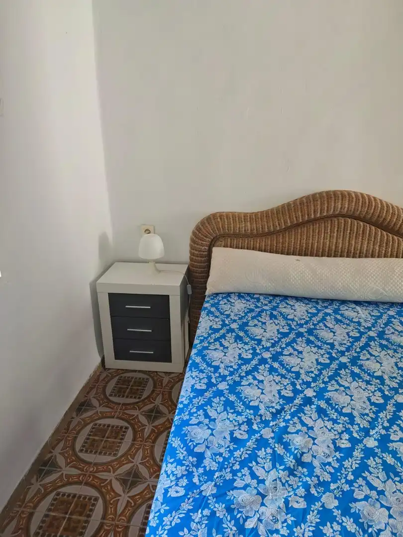 Schlafzimmer von Wohnung zur Miete in Granada mit Privatgarten, Möbliert und Balkon