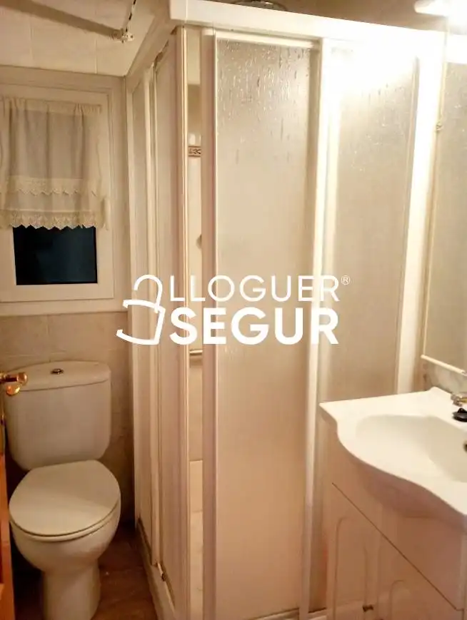 Baño de Piso de alquiler en Cornellà de Llobregat con Calefacción