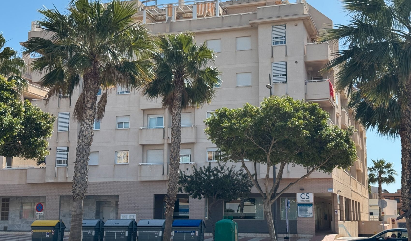 Vista exterior de Local en venda en Roquetas de Mar