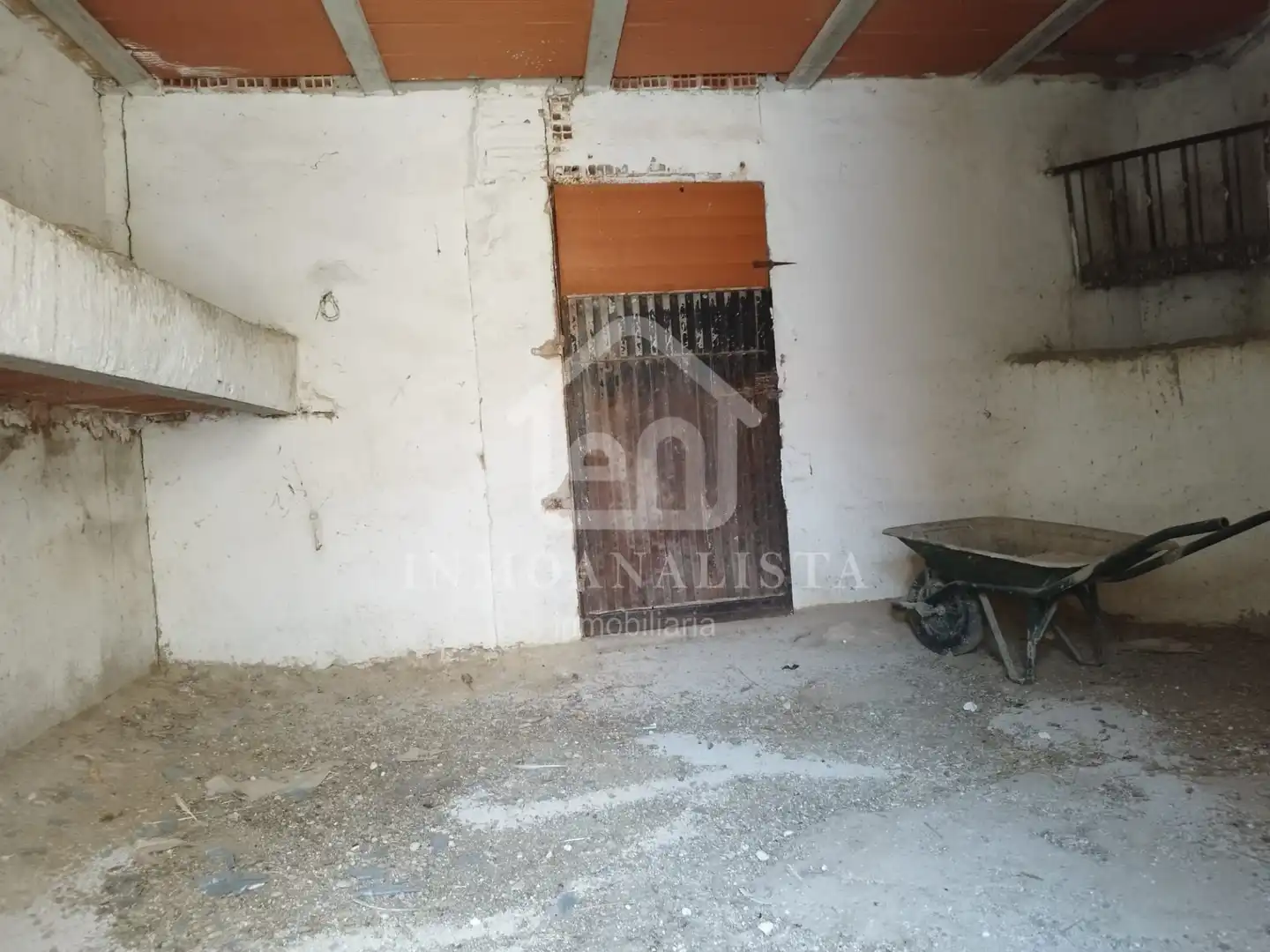 Houses for sale in Requena  with Air Conditioner, Terrace and Storage room