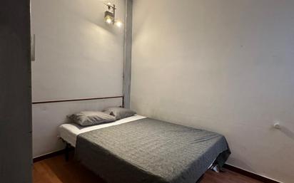 Bedroom of Flat to share in  Barcelona Capital  with Heating, Furnished and Oven