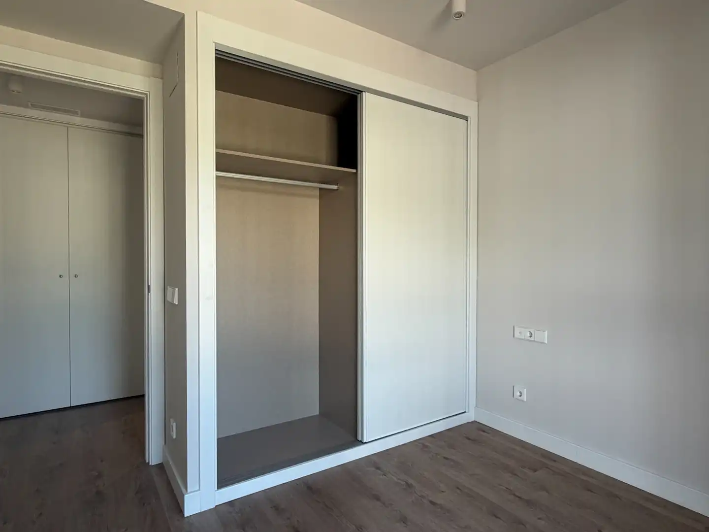 Bedroom of Flat for rent in Tiana  with Air Conditioner, Heating and Parquet flooring