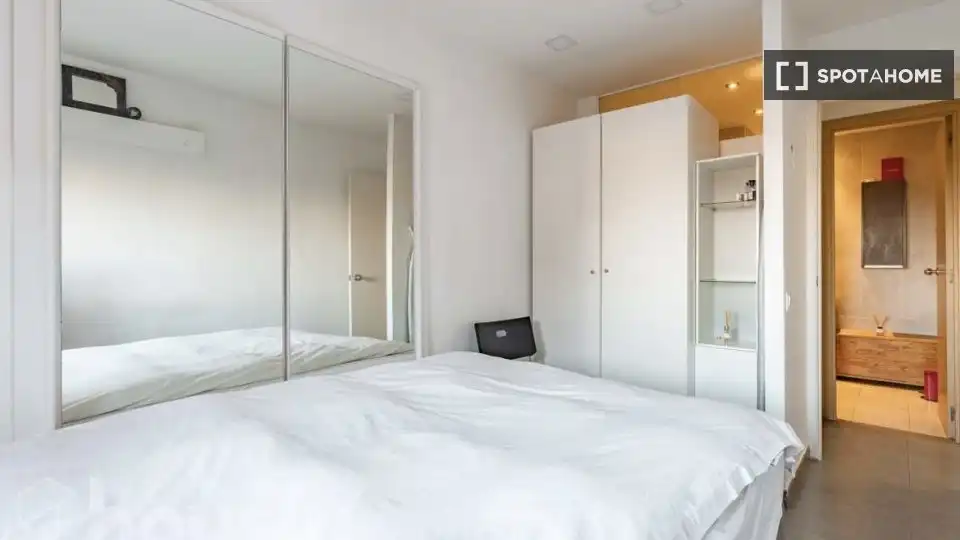 Habitación de Piso de alquiler en Barcelona con Aire acondicionado, Calefacción y Amueblado