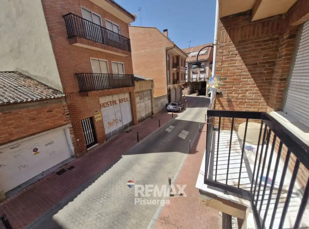 Vista exterior de Piso en venta en Benavente con Terraza y Balcón