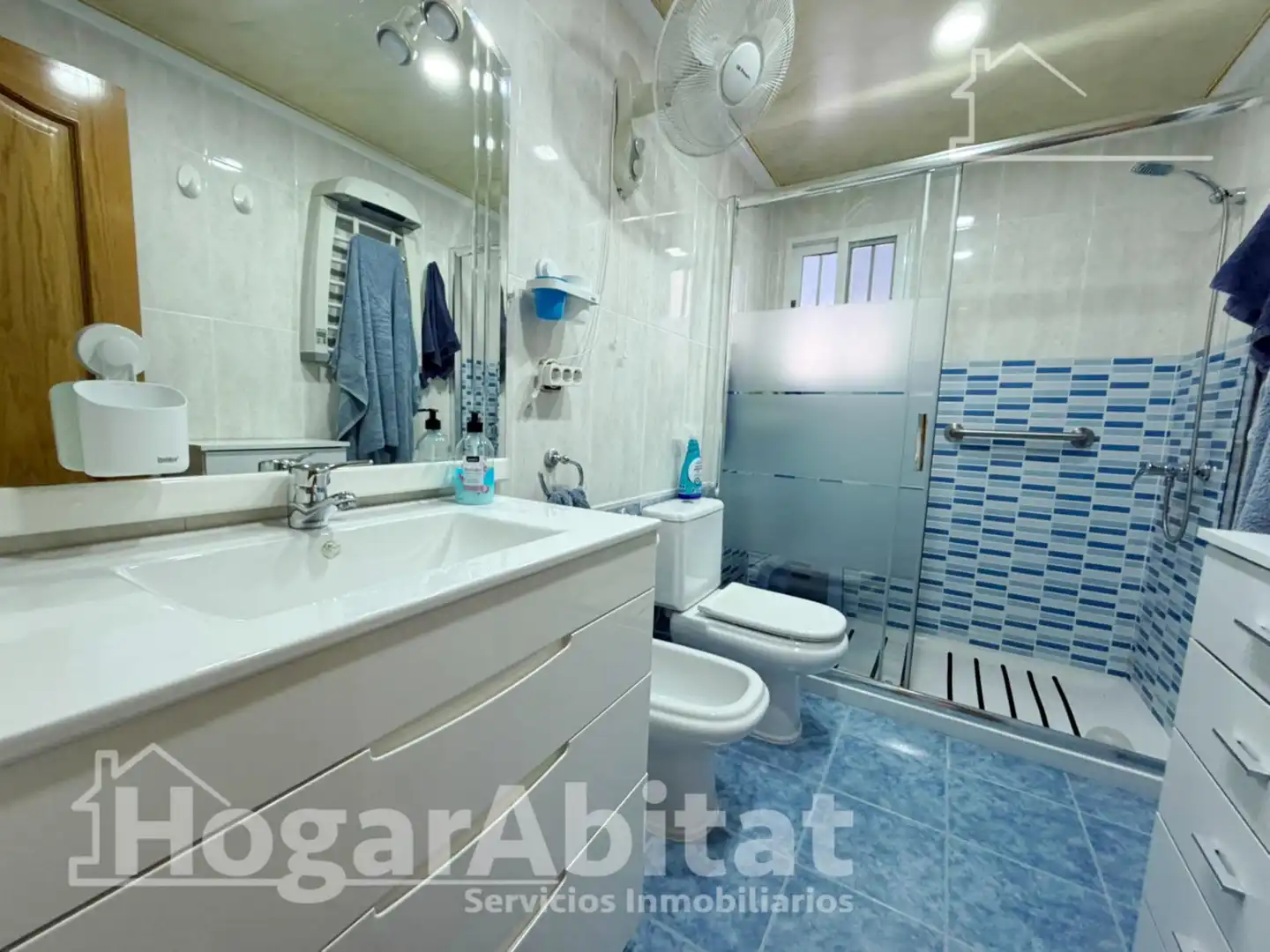 Bathroom of Flat for sale in Torrent  with Air Conditioner, Terrace and Furnished
