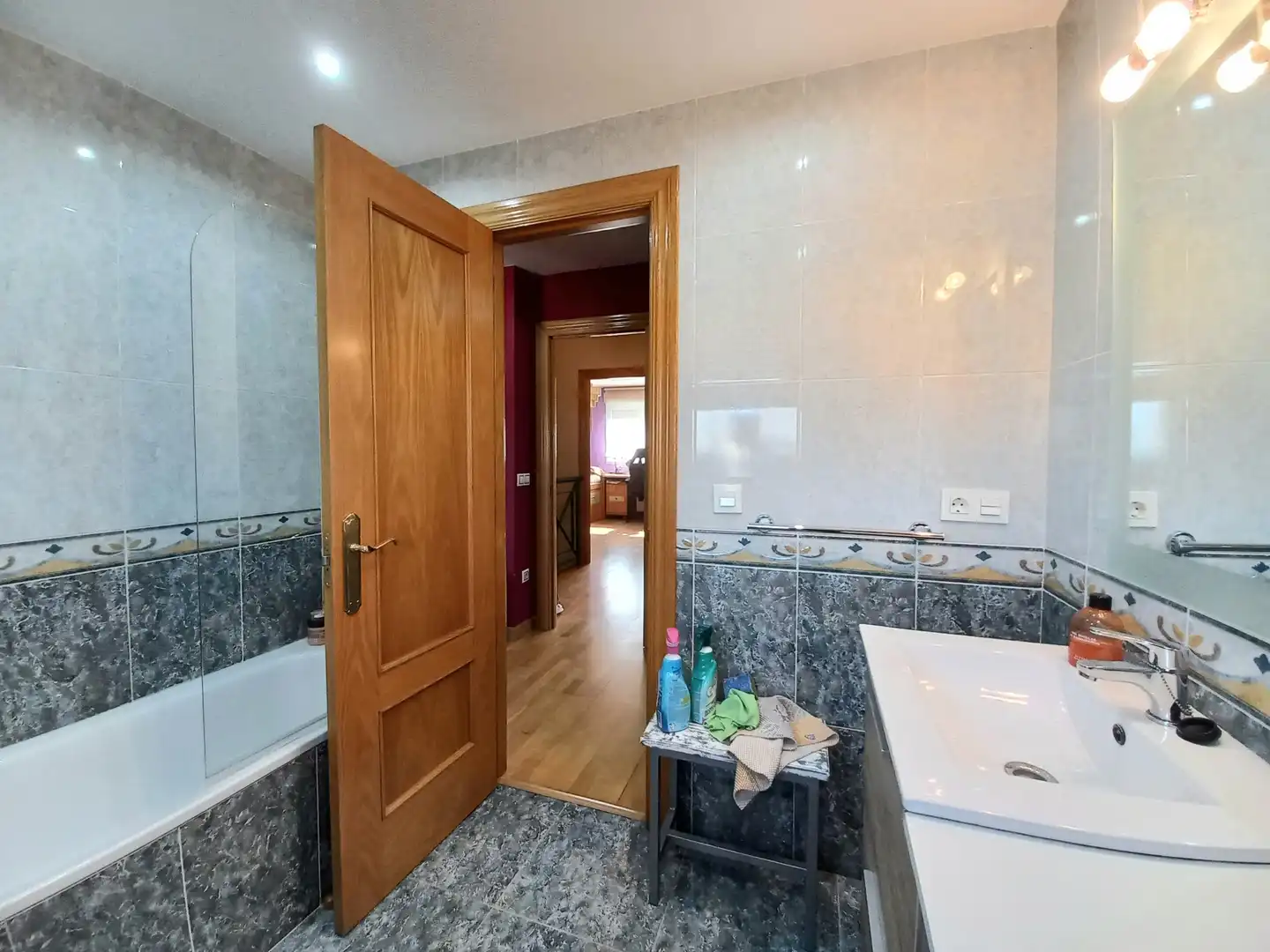 Baño de Casa adosada en venta en Cayuela con Calefacción, Jardín privado y Terraza