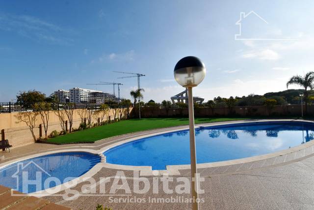Piso en Venta en Avenida Central en Jardines del Mar