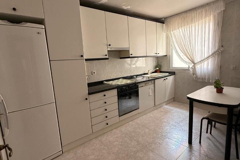 Photo 1 of Flat for sale in Calle Albia de Castro, Residencia, La Rioja