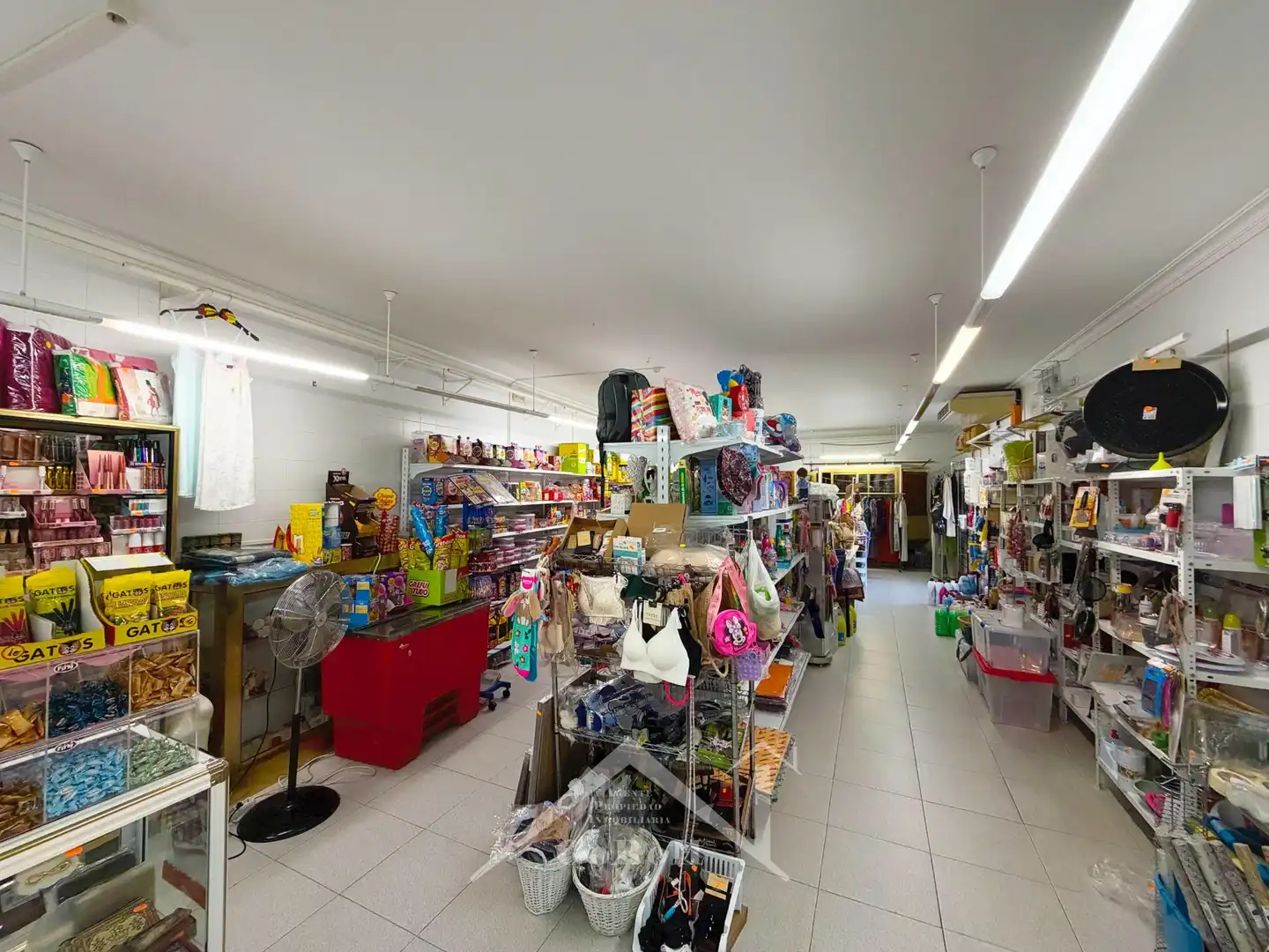 Edificio en venta en Almadén de la Plata, Sevilla