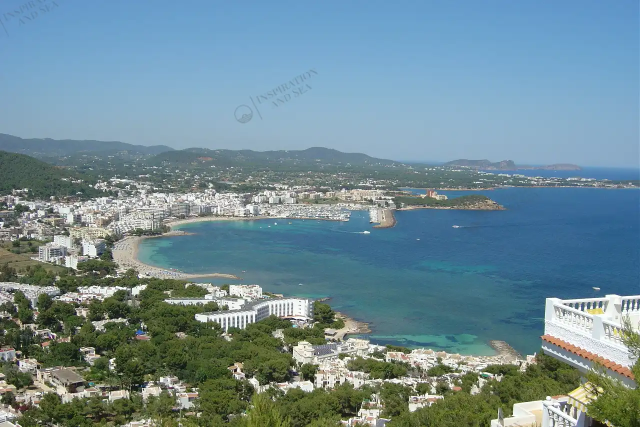 Vista exterior de Casa o xalet de lloguer en Santa Eulària des Riu amb Aire condicionat, Jardí privat i Terrassa