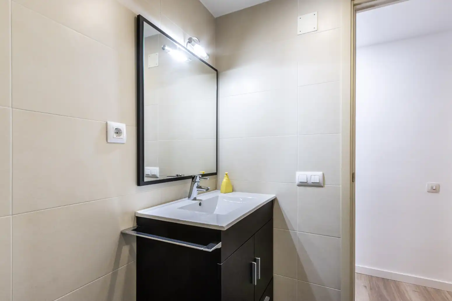 Badezimmer von Wohnung zum Verkauf in Terrassa mit Heizung, Parkett und Balkon