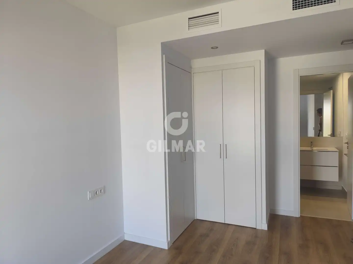 Habitación de Piso de alquiler en Tomares con Calefacción, Jardín privado y Trastero