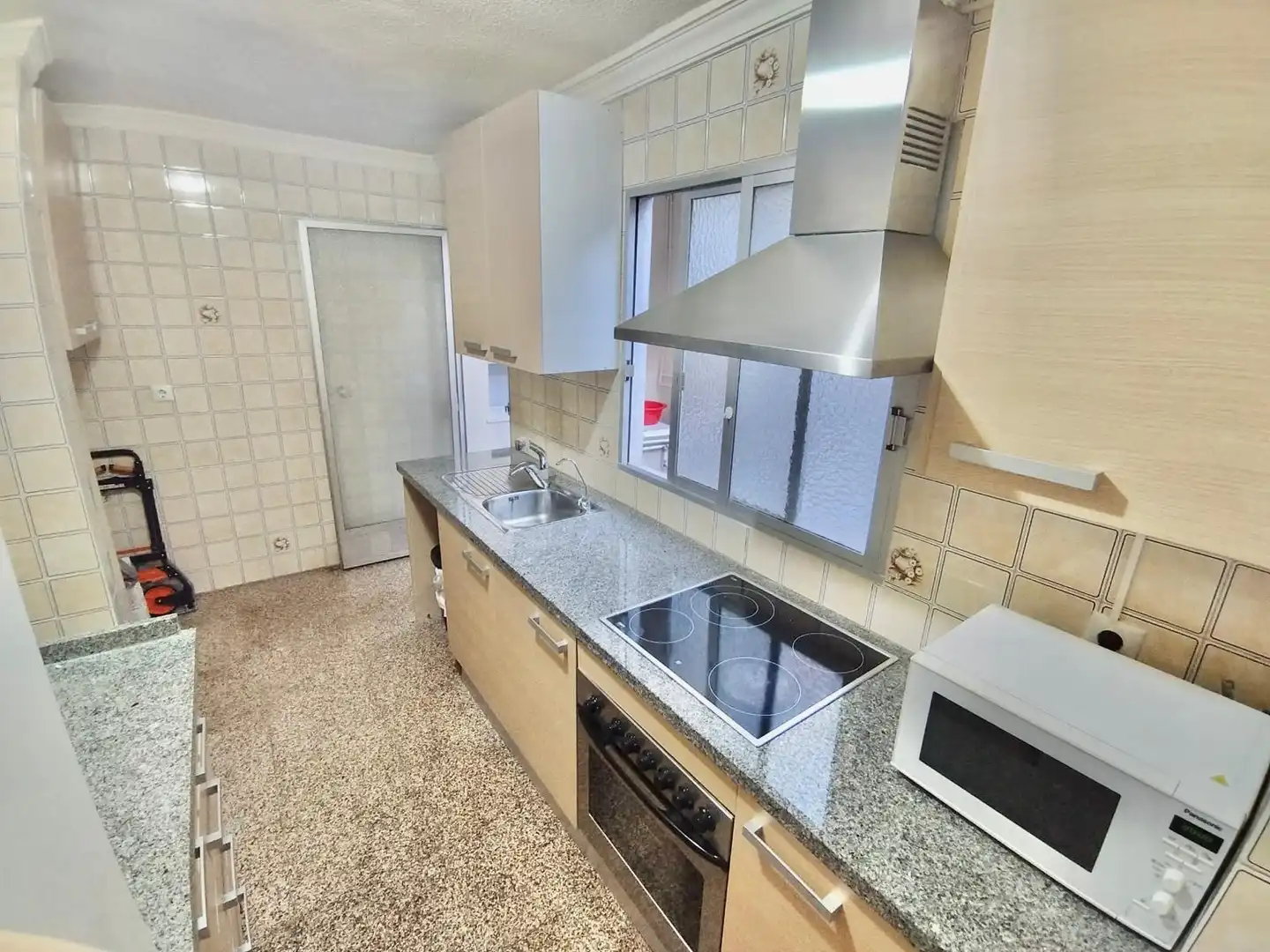 Cocina de Apartamento de alquiler en Almoradí con Amueblado, Microondas y TV