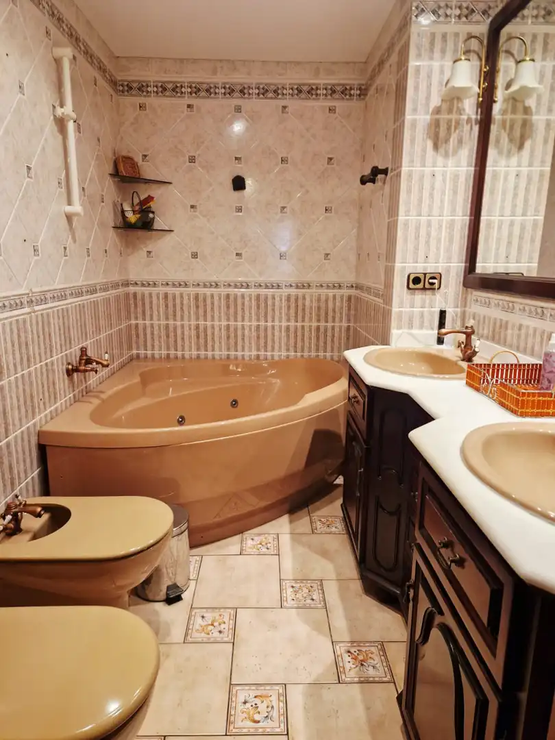 Baño de Piso en venta en Avilés con Calefacción, Parquet y Terraza