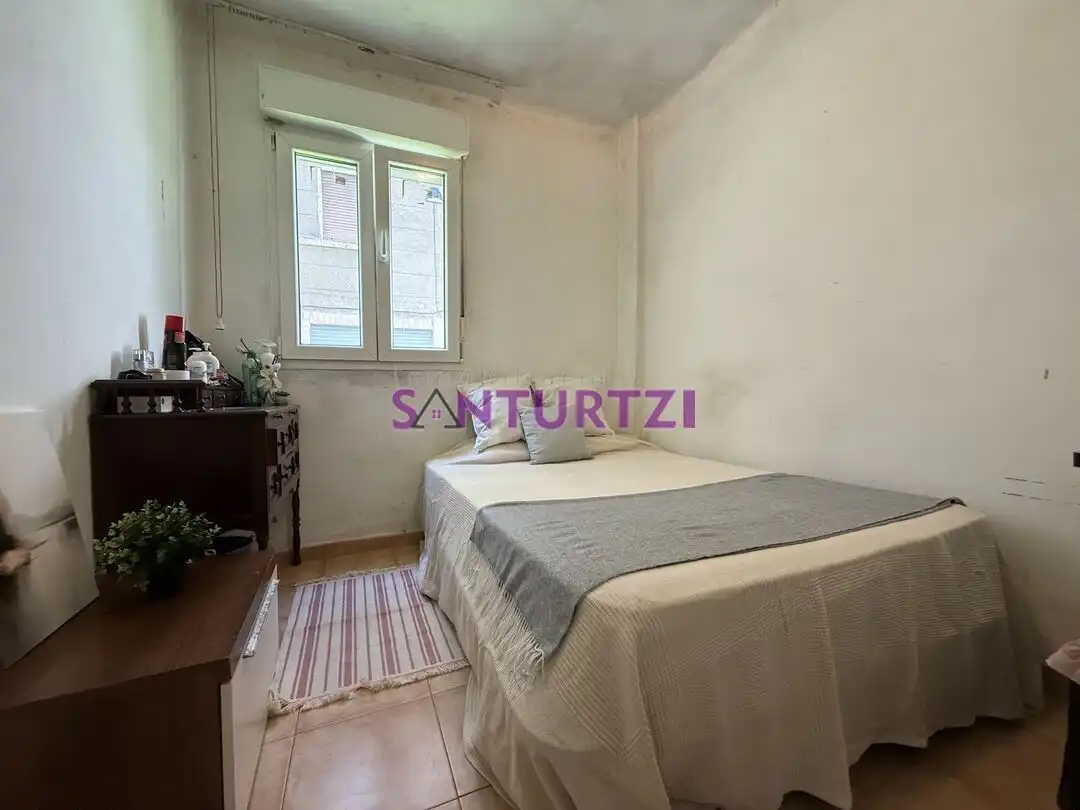 Bedroom of Flat for sale in Santurtzi   with Furnished