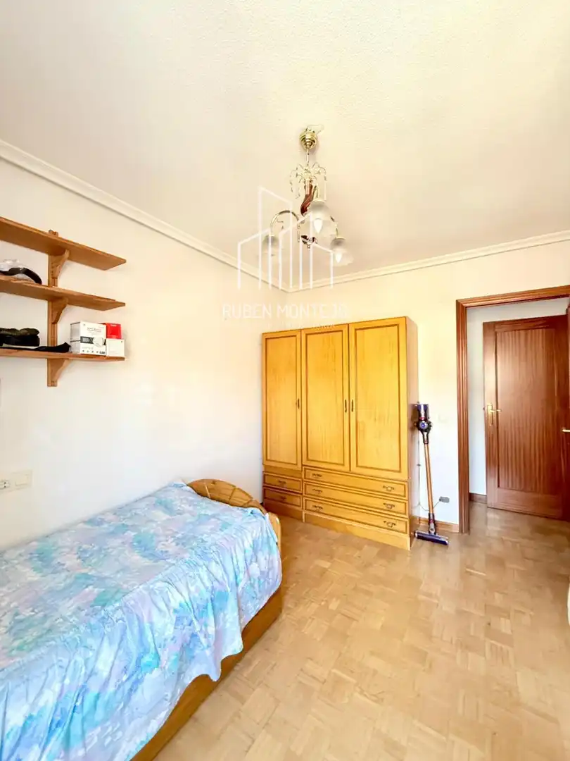 Bedroom of Flat for sale in Salamanca  with Heating, Terrace and Storage room
