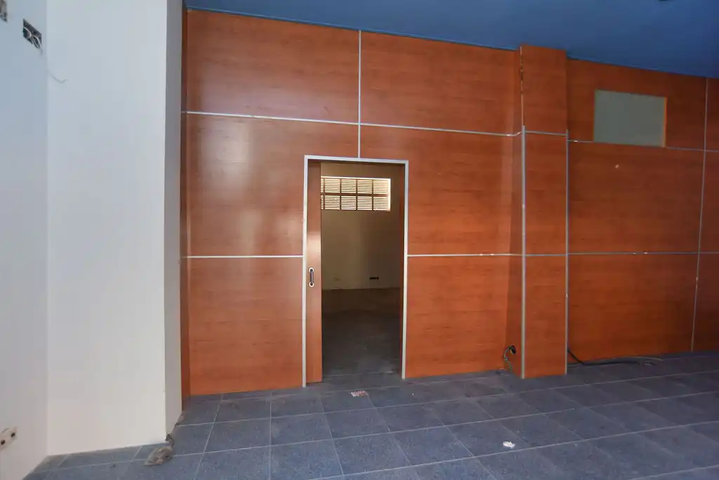 Local comercial en venda a FRANCESC CAMBÓ, imagen 4