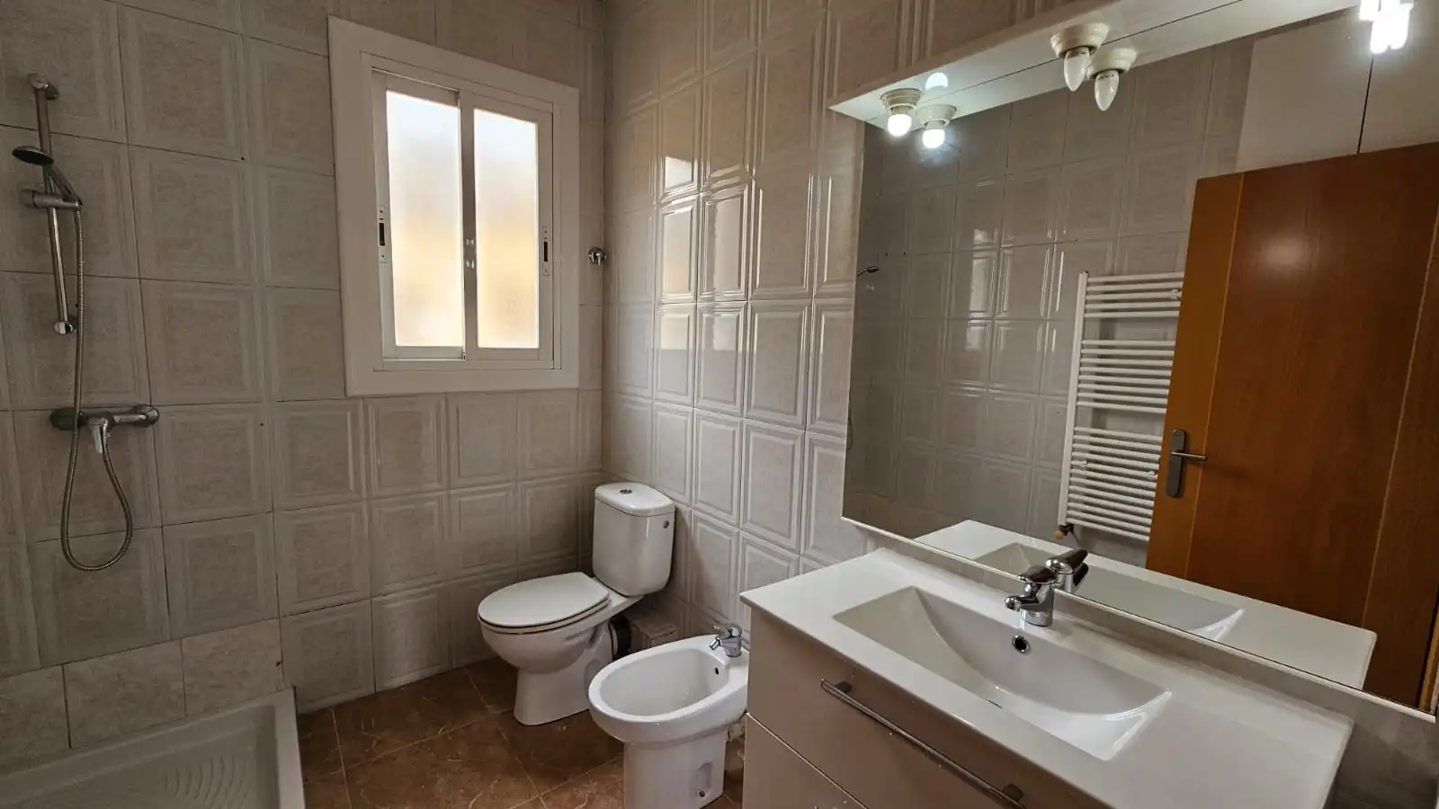 Baño de Piso en venta en Eixample - Horta Capallera