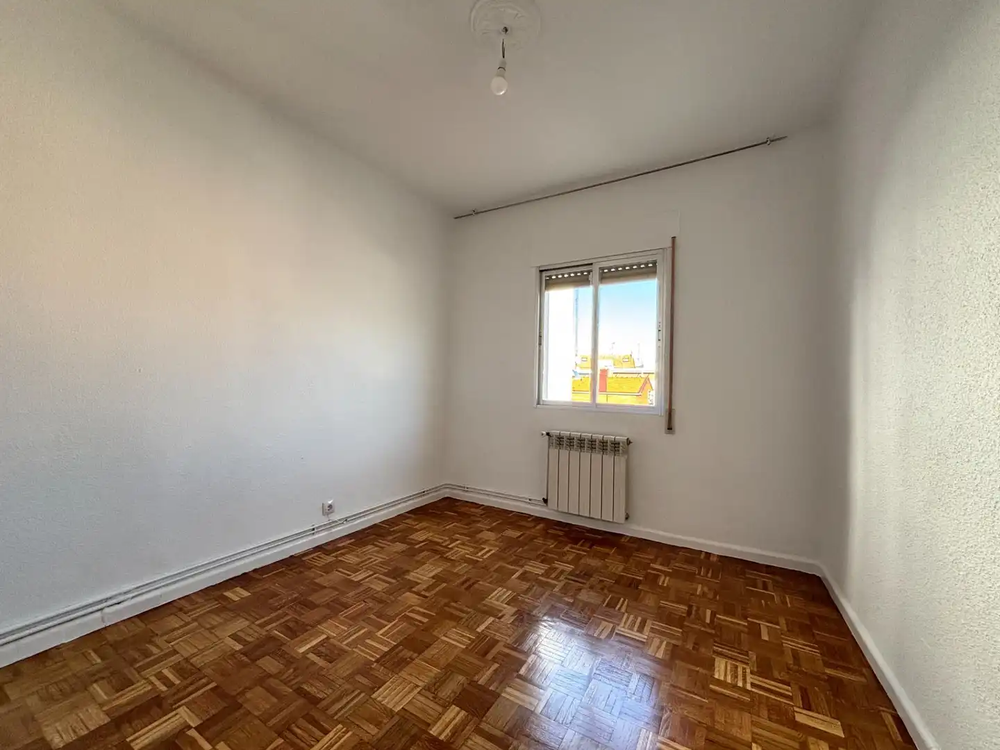 Bedroom of Flat for rent in Madrid  with Heating, Terrace and Alarm