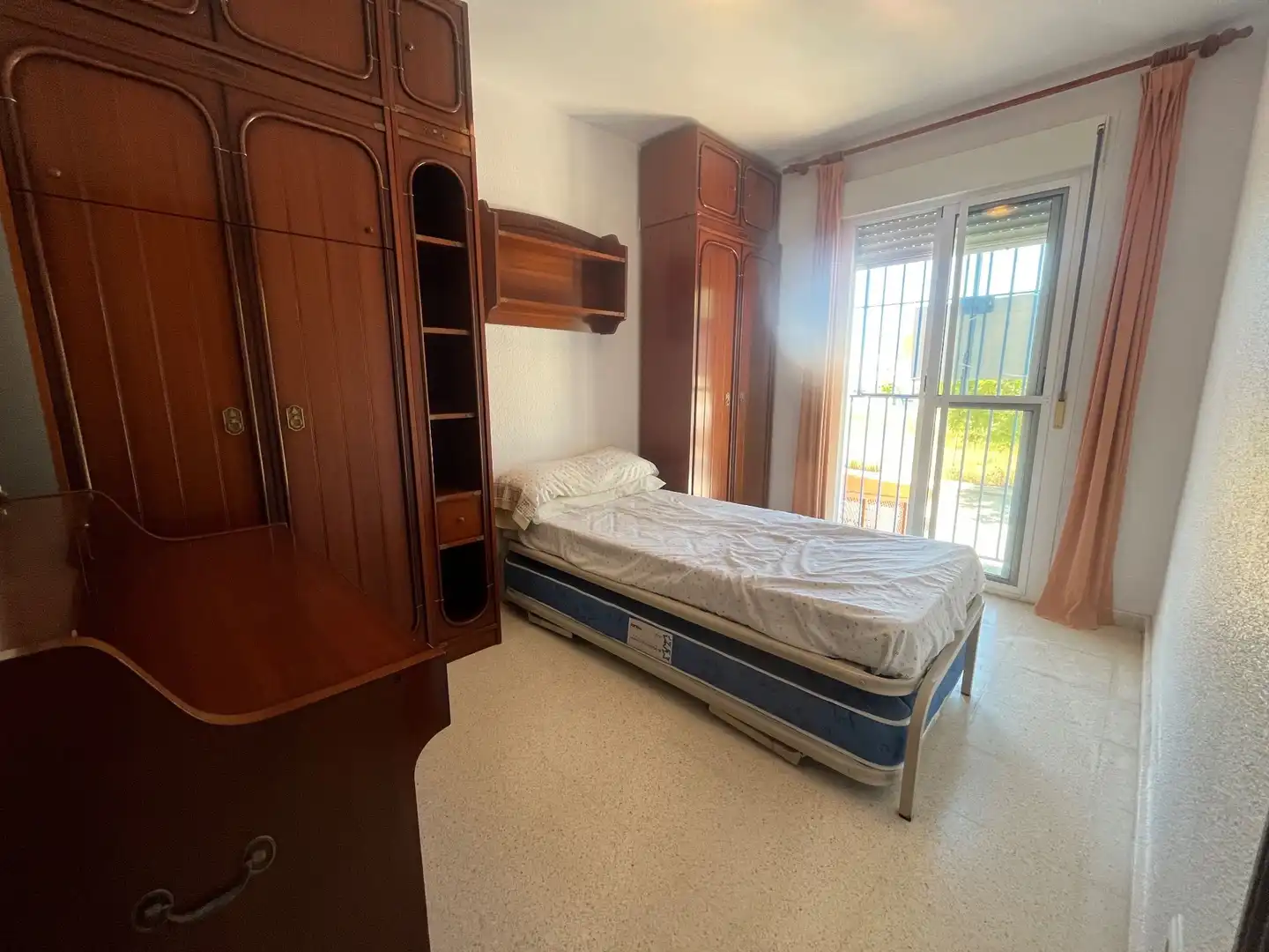 Schlafzimmer von Maisonette zum Verkauf in Chipiona mit Privatgarten, Terrasse und Möbliert