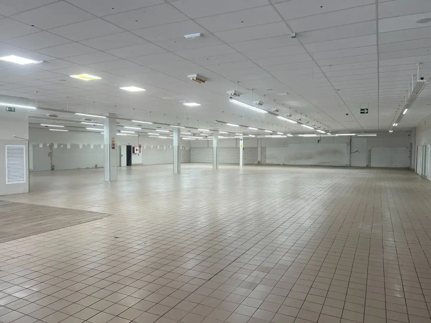 Industrial buildings for rent in Fene  with Heating and Alarm