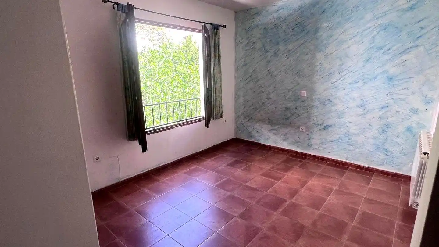 Dormitori de Casa adosada en venda en Olmeda de las Fuentes amb Calefacció i Jardí privat
