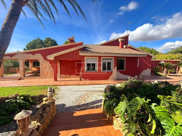 Casa-chalet en Venta en  OREGANO-LOMA HERMOSA en Santa Faz