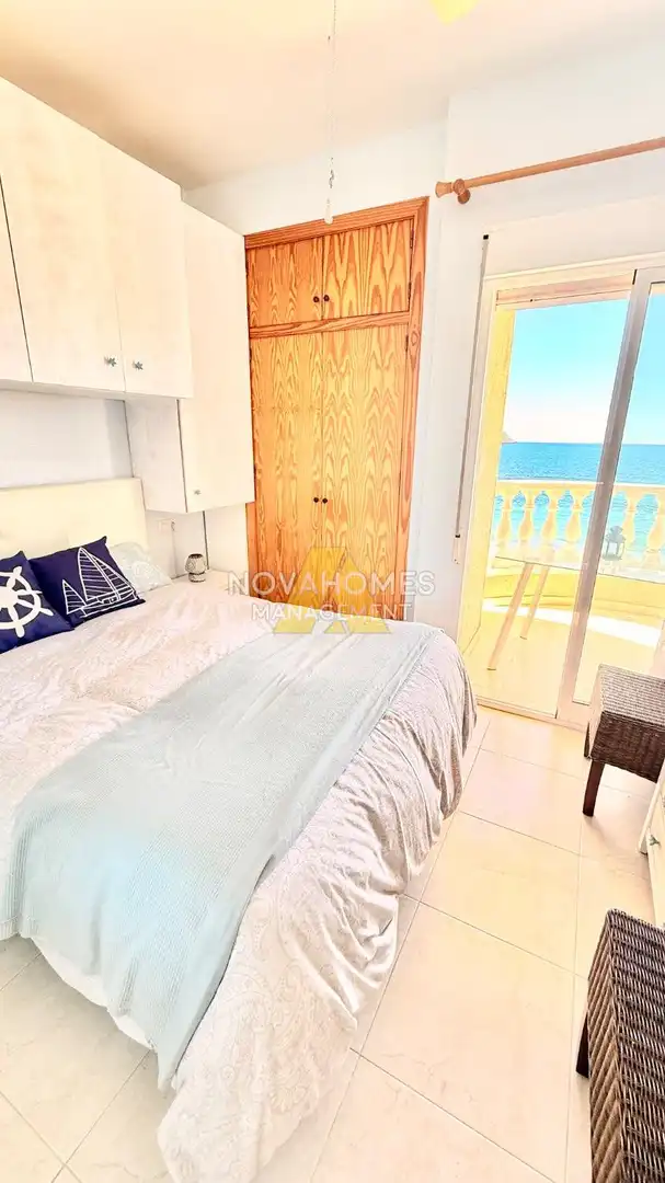 Schlafzimmer von Wohnungen zum Verkauf in La Manga del Mar Menor mit Klimaanlage, Heizung und Terrasse