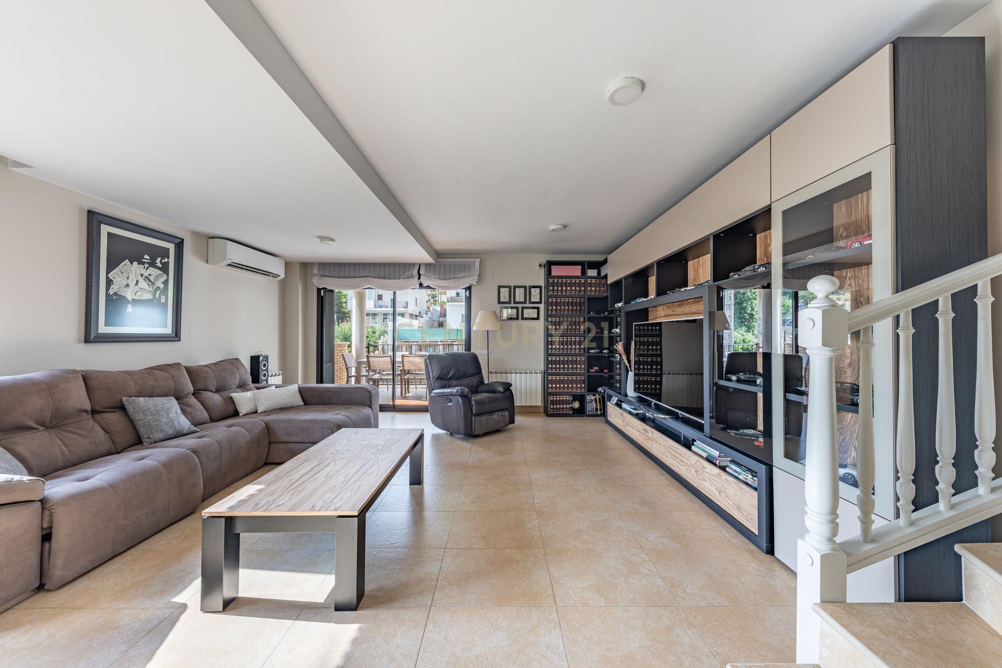 Living room of House or chalet for sale in Sant Vicenç Dels Horts  with Air Conditioner, Private garden and Storage room