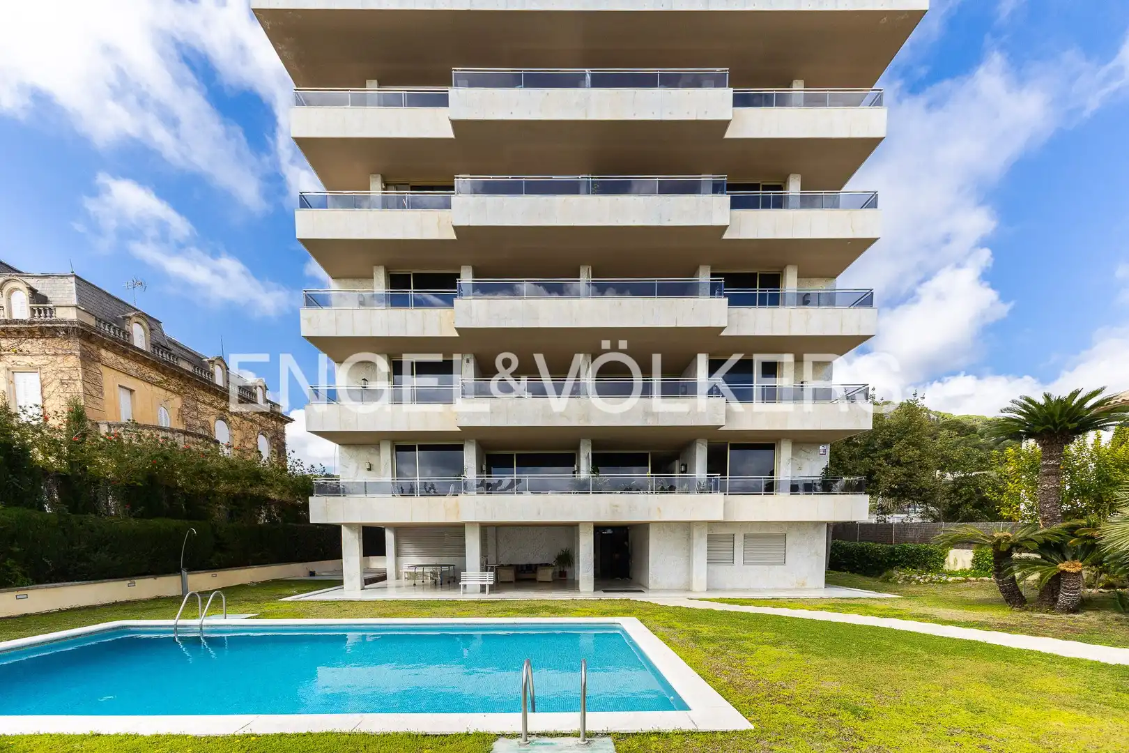 Vista exterior de Piso en venta en Caldes d'Estrac con Aire acondicionado, Calefacción y Jardín privado
