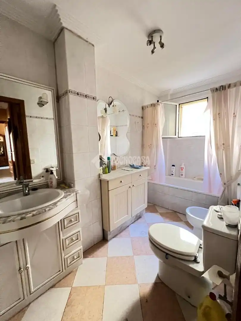Baño de Piso en venta en Dos Hermanas con Terraza