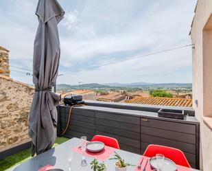 Terrassa de Àtic de lloguer en Ullastret amb Aire condicionat, Terrassa i Traster