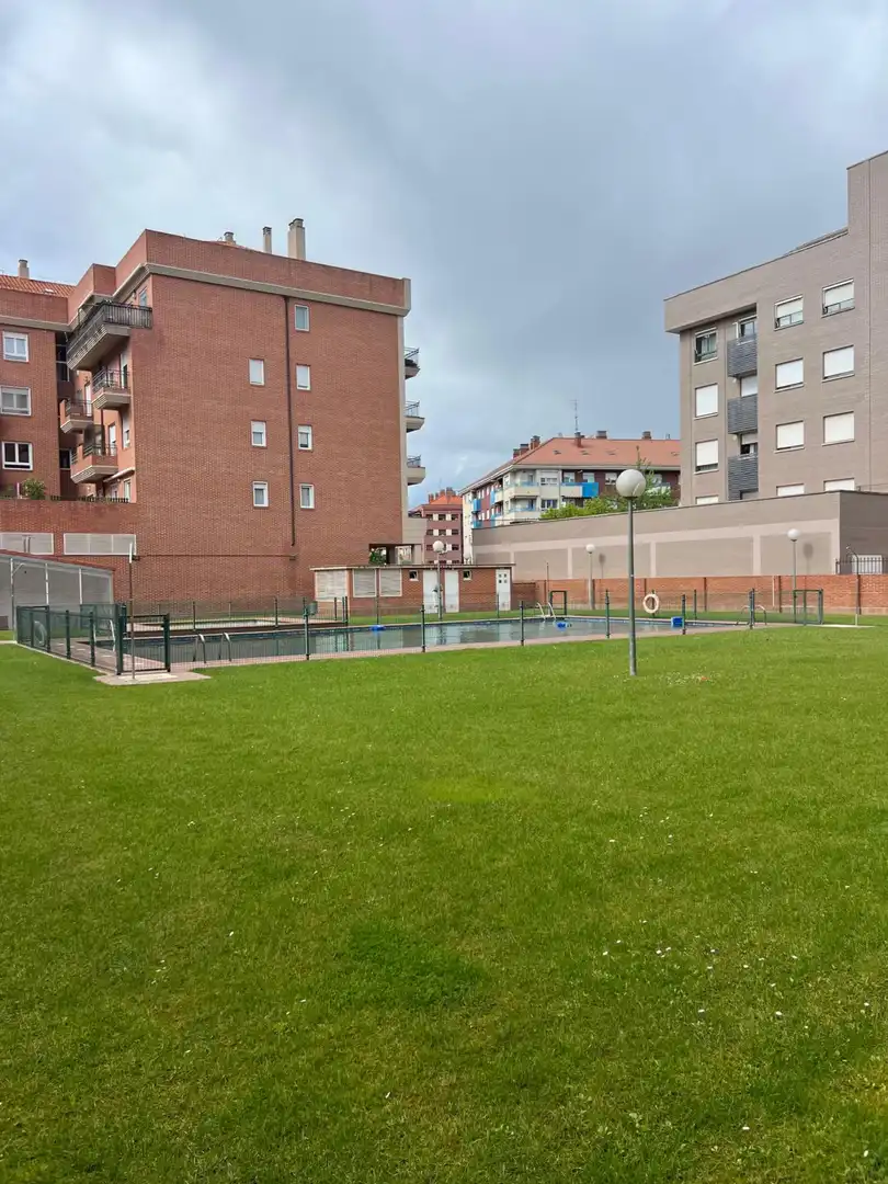 Piscina de Piso en venta en  Logroño con Calefacción, Parquet y Terraza