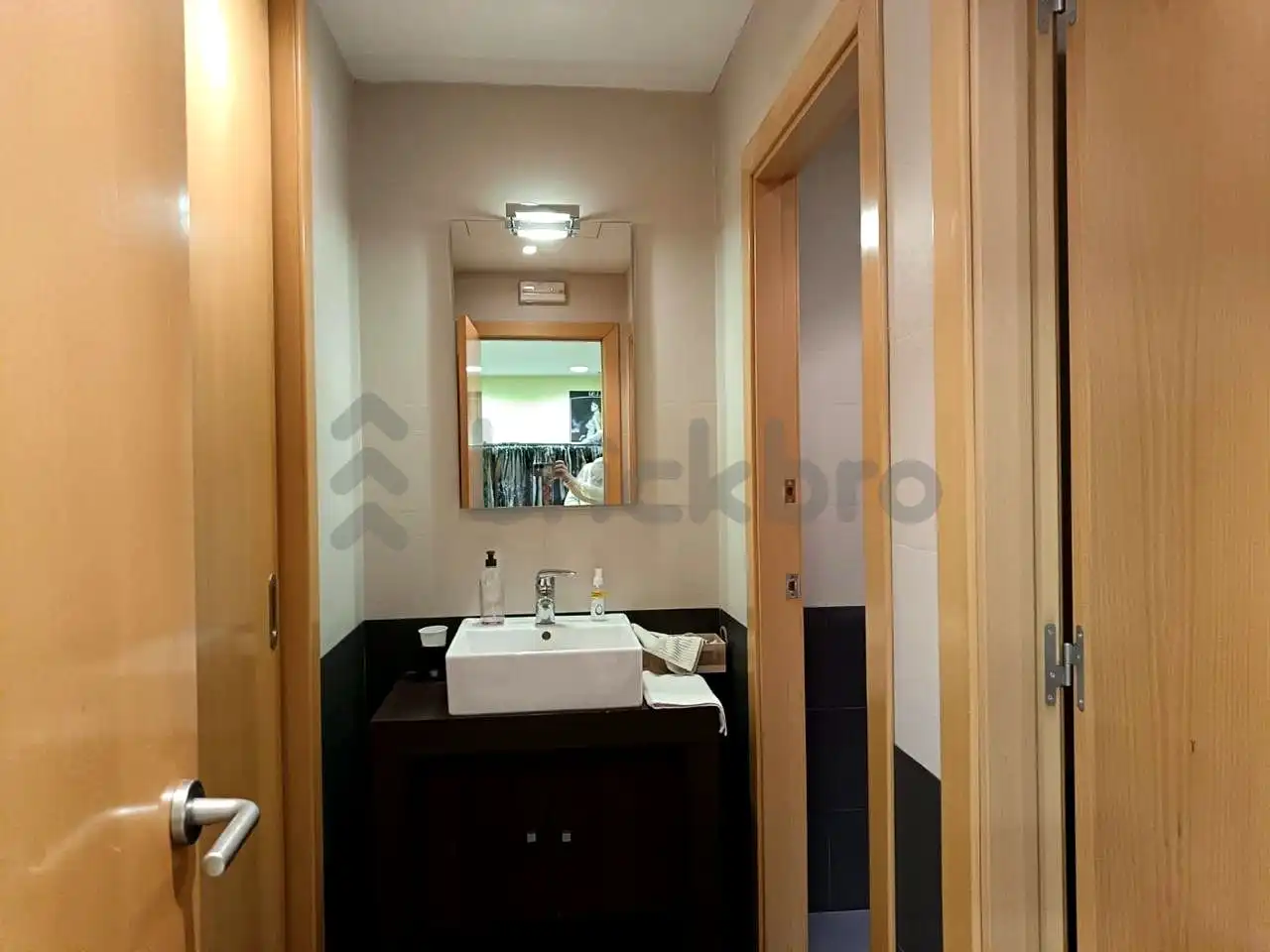 Bathroom of Office for sale in Barcelona
