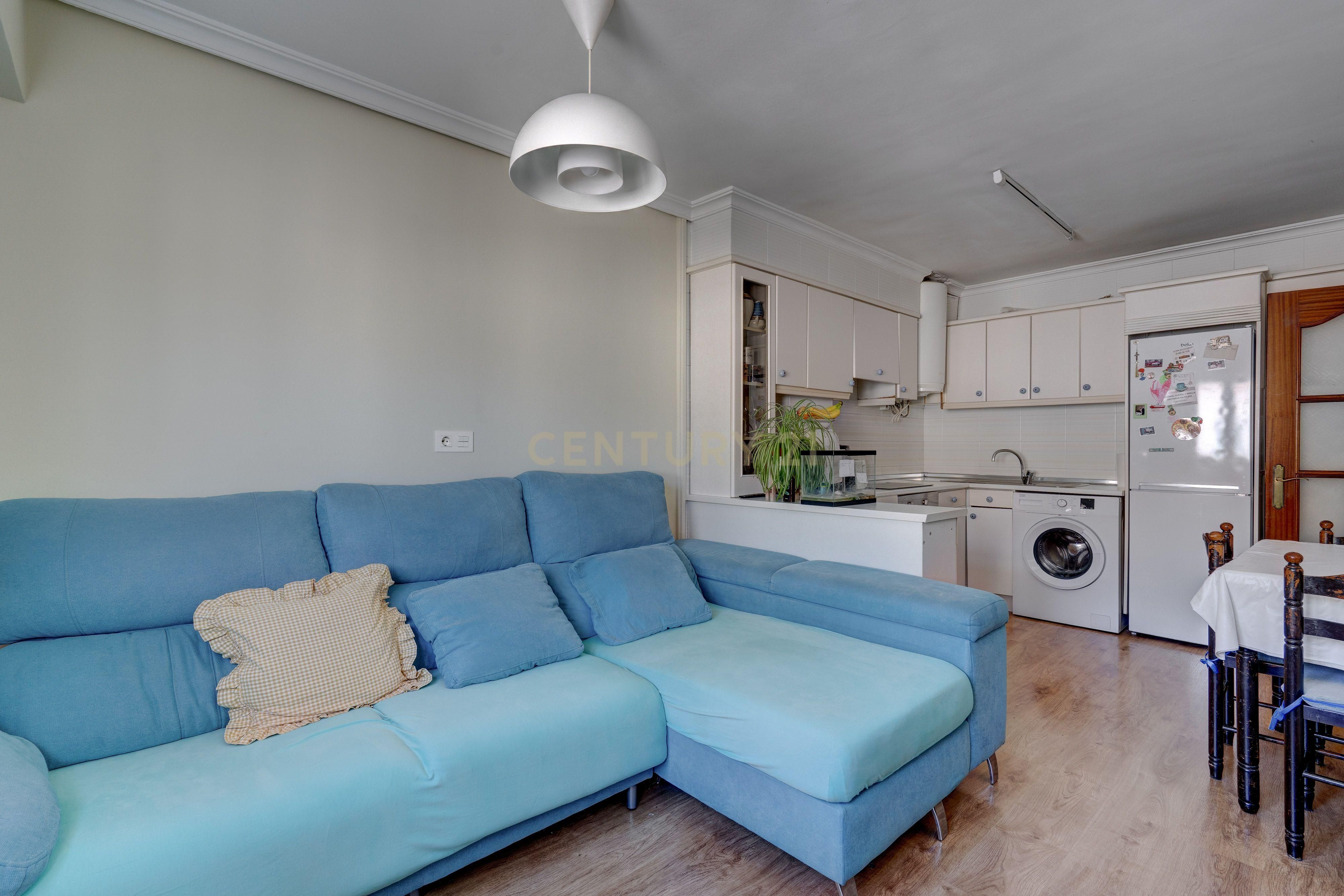 Sala d'estar de Apartament en venda en Errenteria amb Forn, Rentadora i Microones