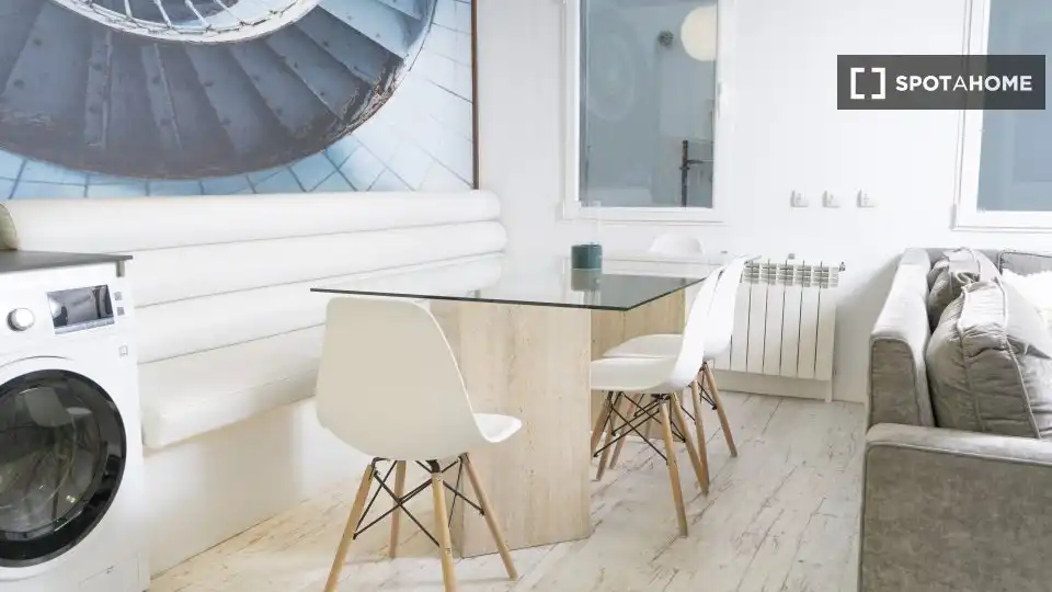 Room in Prosperidad - Delicias