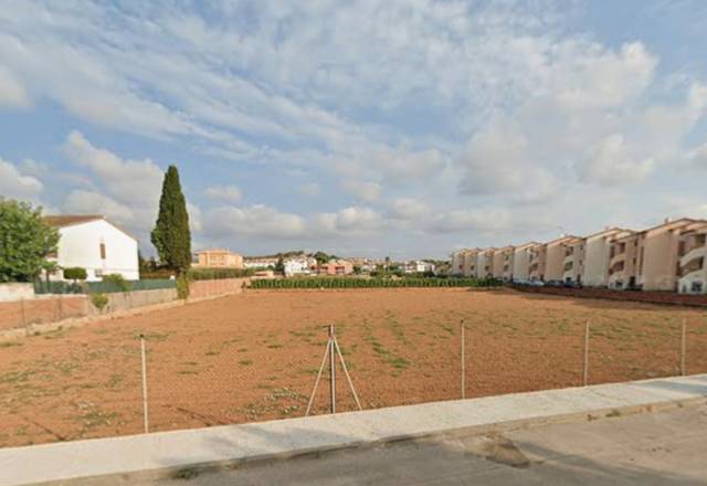 Terreno residencial en Venta en Carrer de la Cala de la Móra en Marítima Sud