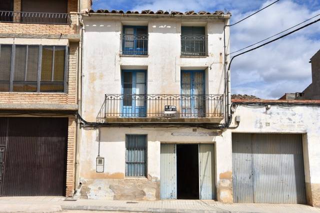 Casa adosada en Venta en Valdeltormo