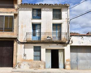 Vista exterior de Casa adosada en venda en Valdeltormo amb Traster i Balcó