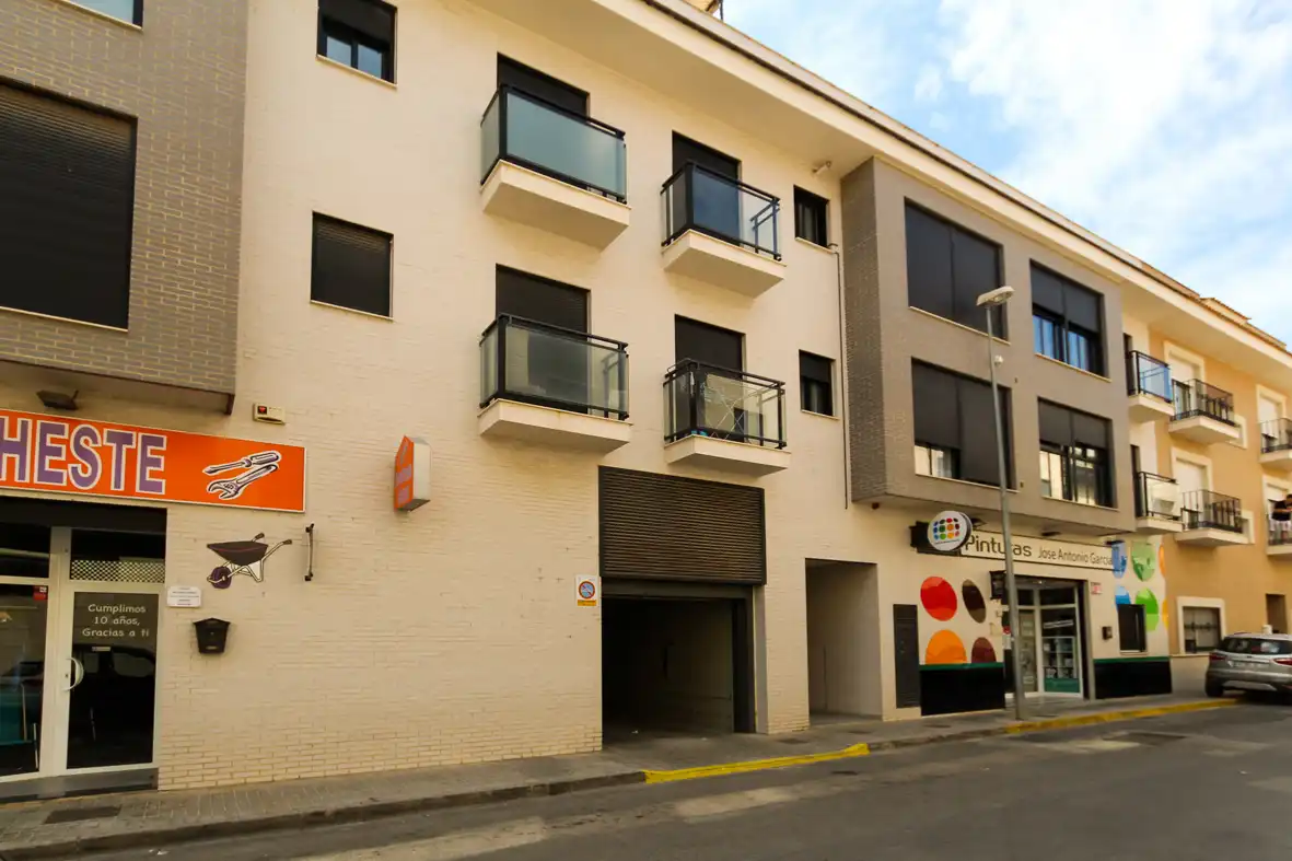 Aparcament amb ascensor en venda a Musico Leopolda Orti