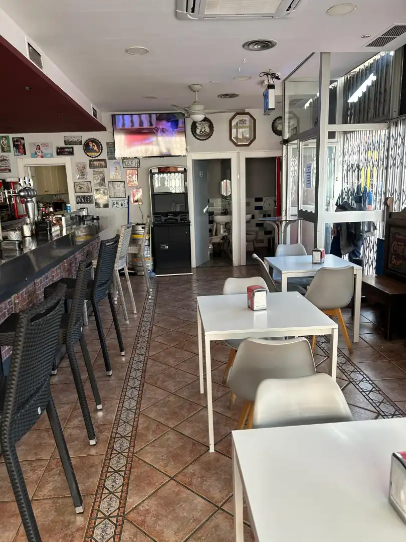 Local en traspaso en Zaragoza con Aire acondicionado, Amueblado y Internet