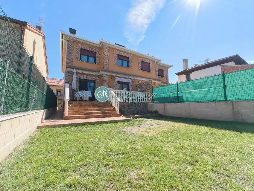 Vista exterior de Casa o chalet en venta en Segovia con Calefacción y Trastero