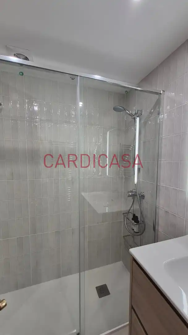 Bathroom of Flat for rent in Vigo   with Heating, Parquet flooring and Terrace