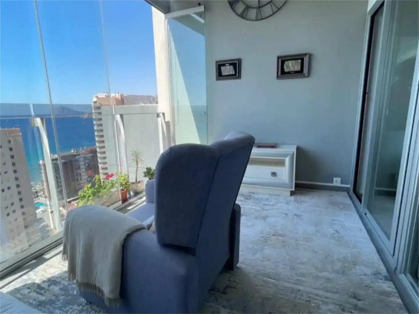 Sala d'estar de Apartament en venda en Calpe / Calp amb Aire condicionat, Piscina i Balcó