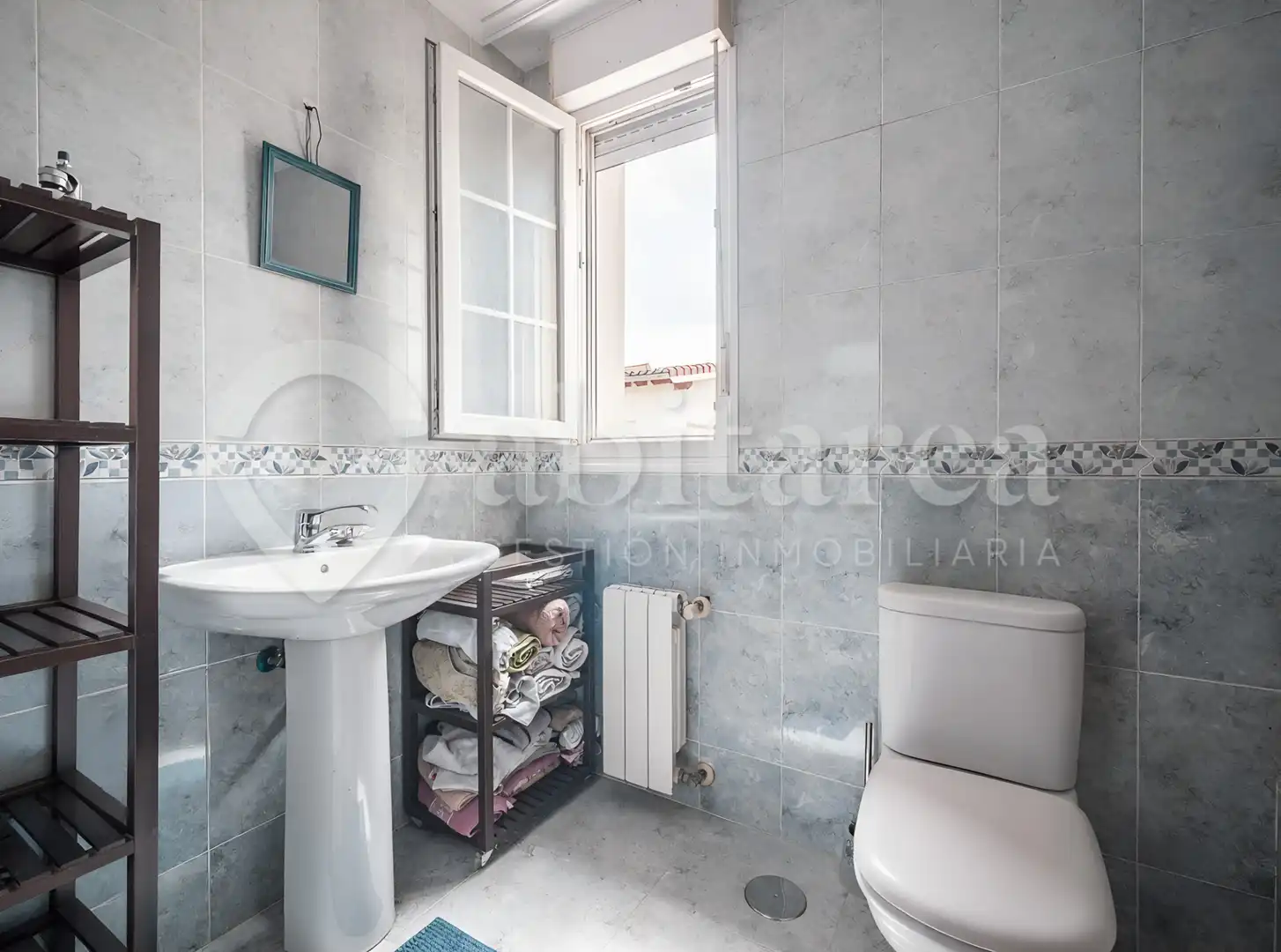 Bathroom of Houses for sale in Castañeda  with Heating, Private garden and Parquet flooring
