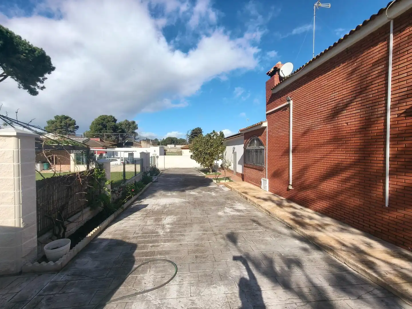Exterior view of Houses for sale in Chiclana de la Frontera  with Air Conditioner, Swimming Pool and Alarm