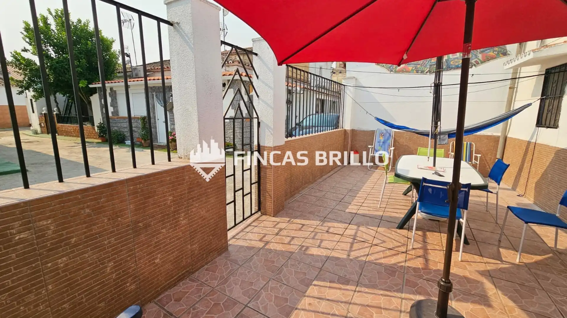 Vista exterior de Casa adosada en venta en Cáceres Capital con Terraza, Trastero y Amueblado