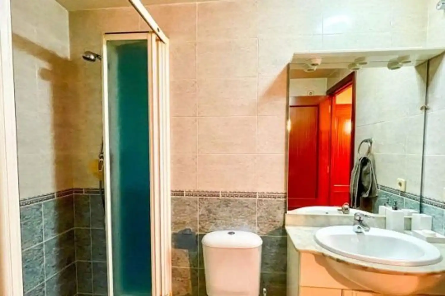 Bathroom of Flat for sale in Figueres  with Air Conditioner and Terrace
