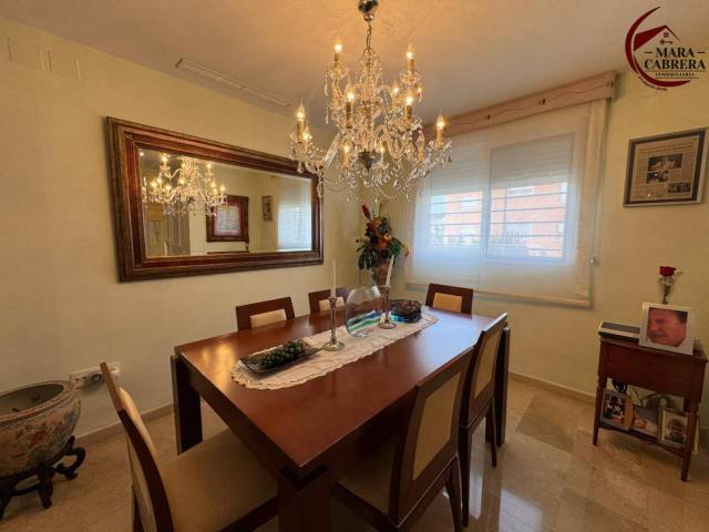 Casa adosada en Venta en Calle Estatut Valencià en Park Nord - Casona